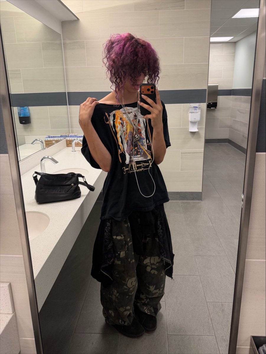 fixxieee's tweet photo. i’m bouta ask u for weed money bro https://t.co/dHd8lrrx1e
