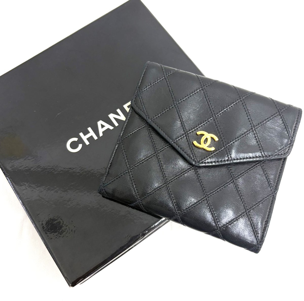 CHANEL シャネル ビコローレ 二つ折り財布 マトラッセ ヴィンテージライン ブラック お買取品紹介】 シャネル ビコローレ 二つ折り 財布 「2色」を意味する