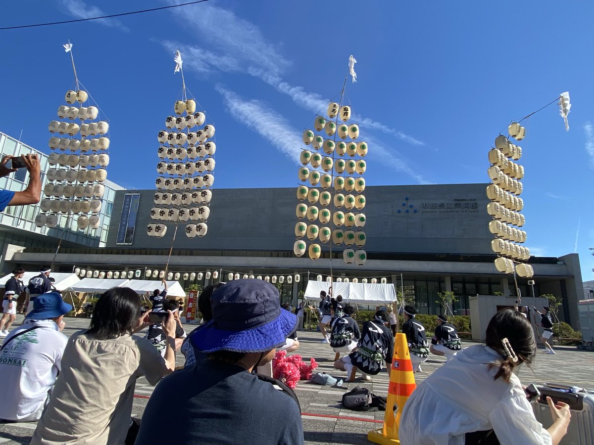 2Wataro's tweet photo. 竿燈3日目！
足の甲にUberEats用のタブレットを落として激痛に泣く所から開始😂
今日は懐かしい方々がランチから寄ってくれて嬉しい1日です❣️
会場から近いので夜も是非ご利用ください！ https://t.co/kb0QsDiqwk