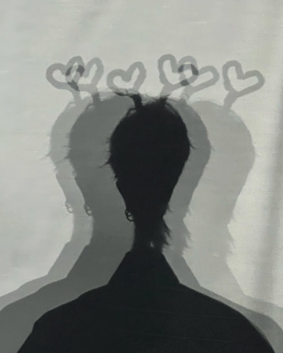 JEUXX's tweet photo. MINGHAO ARCHIVED THESE PHOTOS... MY GYUHAO LOVESTAGRAM PHOTOS 🥲😭 https://t.co/eiFHEB0OKb