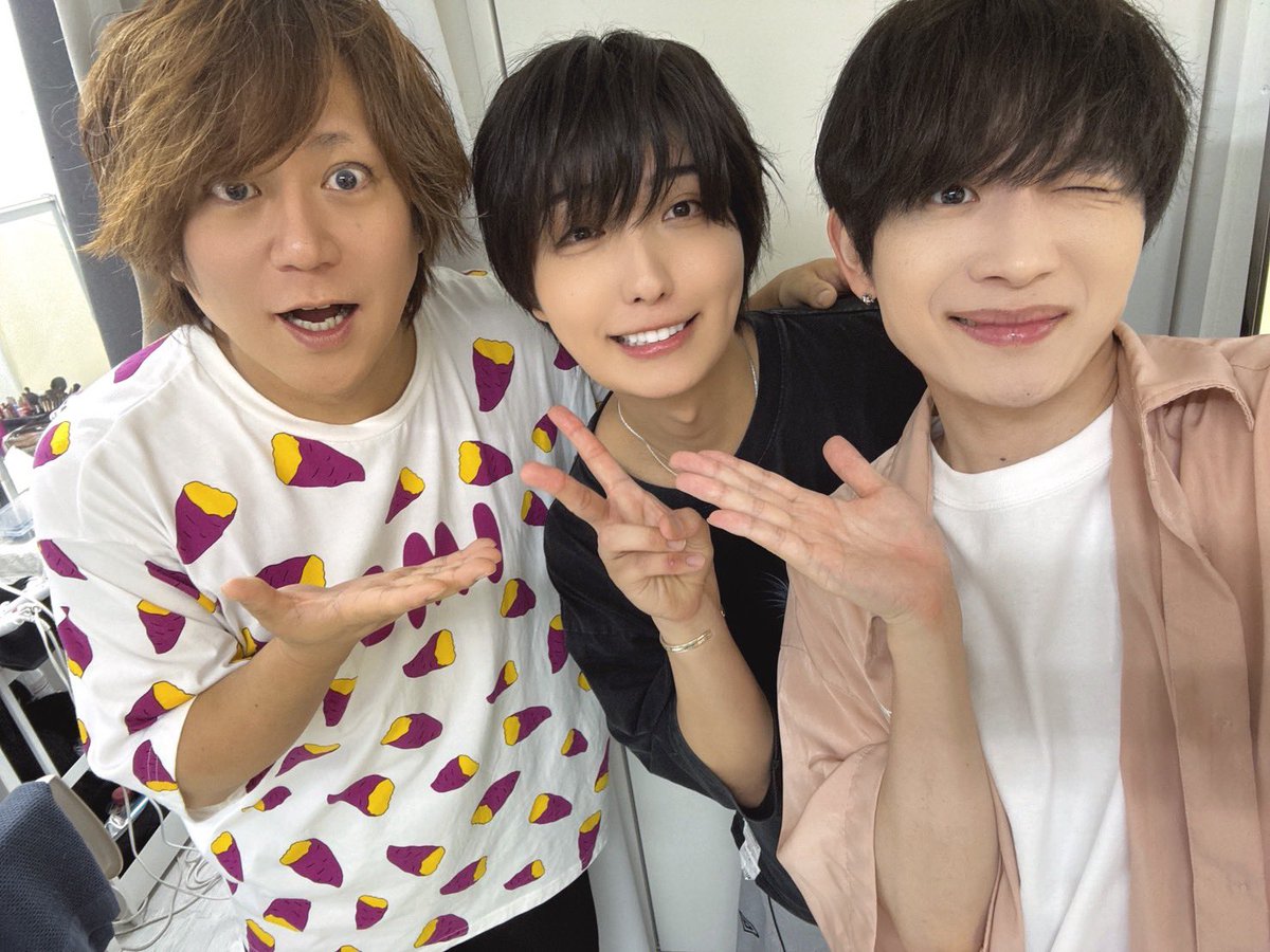naopy_riku's tweet photo. @m__shuichi @risky_02s 【4】

なおりく第六回本公演
『本。』

ビジュアル撮影1日目🌟

3人目は〜

レギュラーゲストの
中島優斗さん

ビジュアル
解禁お楽しみに🐤💚🐔

#本2026
#なおりく https://t.co/lR1kP0fCsa