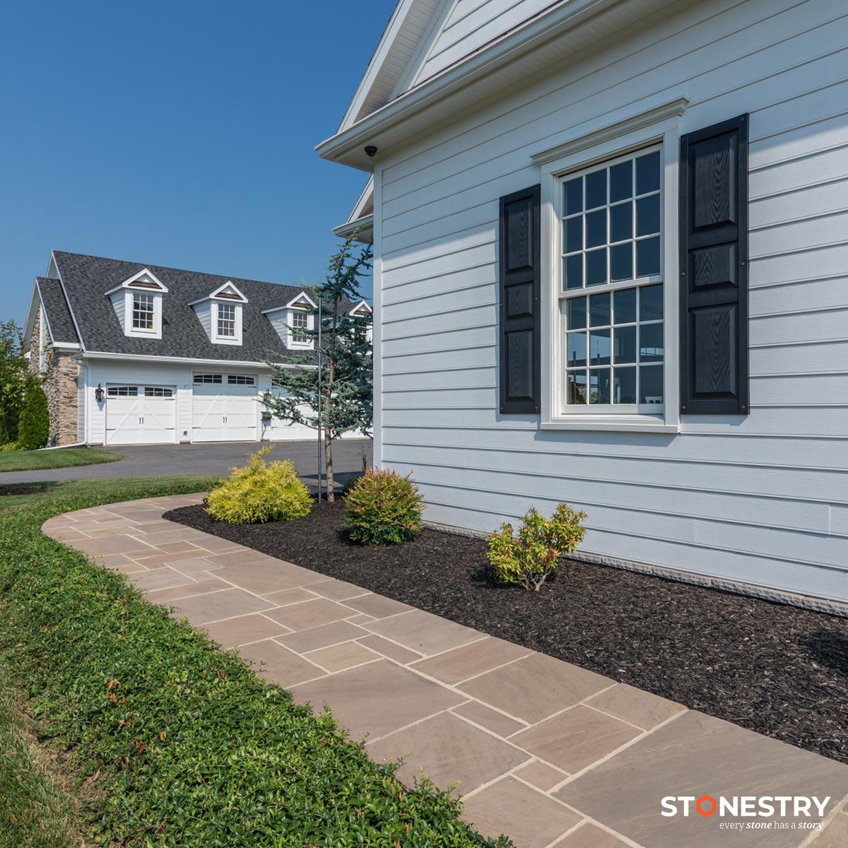 Stonestry_'s tweet photo. One stone. A complete outdoor story.

#CopperRidge unifies the walkways, porch, patio and outdoor living spaces of this countryside home with warm natural character, resilience and enduring beauty.

#EveryStoneHasAStory #NaturalStone #LandscapeArchitecture #Hardscape https://t.co/IkJmuMk6fJ