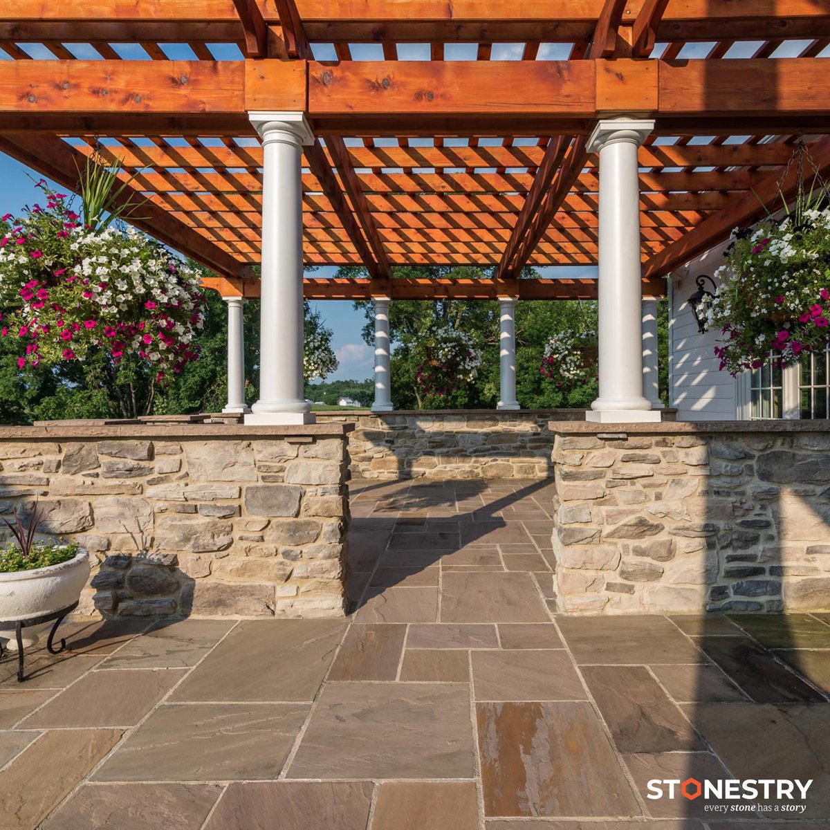 Stonestry_'s tweet photo. One stone. A complete outdoor story.

#CopperRidge unifies the walkways, porch, patio and outdoor living spaces of this countryside home with warm natural character, resilience and enduring beauty.

#EveryStoneHasAStory #NaturalStone #LandscapeArchitecture #Hardscape https://t.co/IkJmuMk6fJ