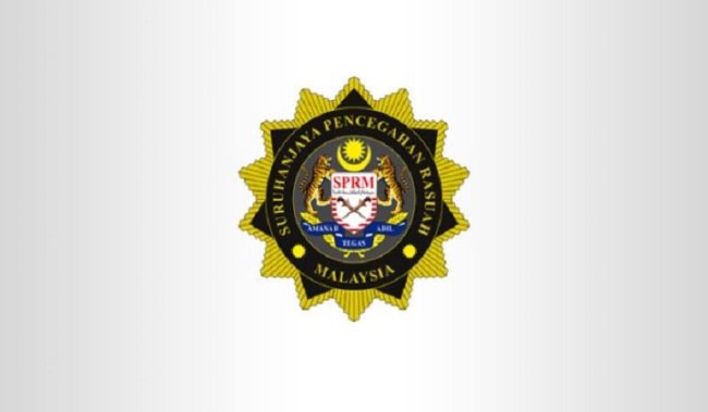 GerbangPost's tweet photo. Bekas CEO, CFO ditahan disyaki salah guna kuasa pembelian saham bernilai RM370 juta https://t.co/bYZAubZsam #Rasuah #CEO #CFO #Malaysia #Saham https://t.co/OUHRUJwpUn