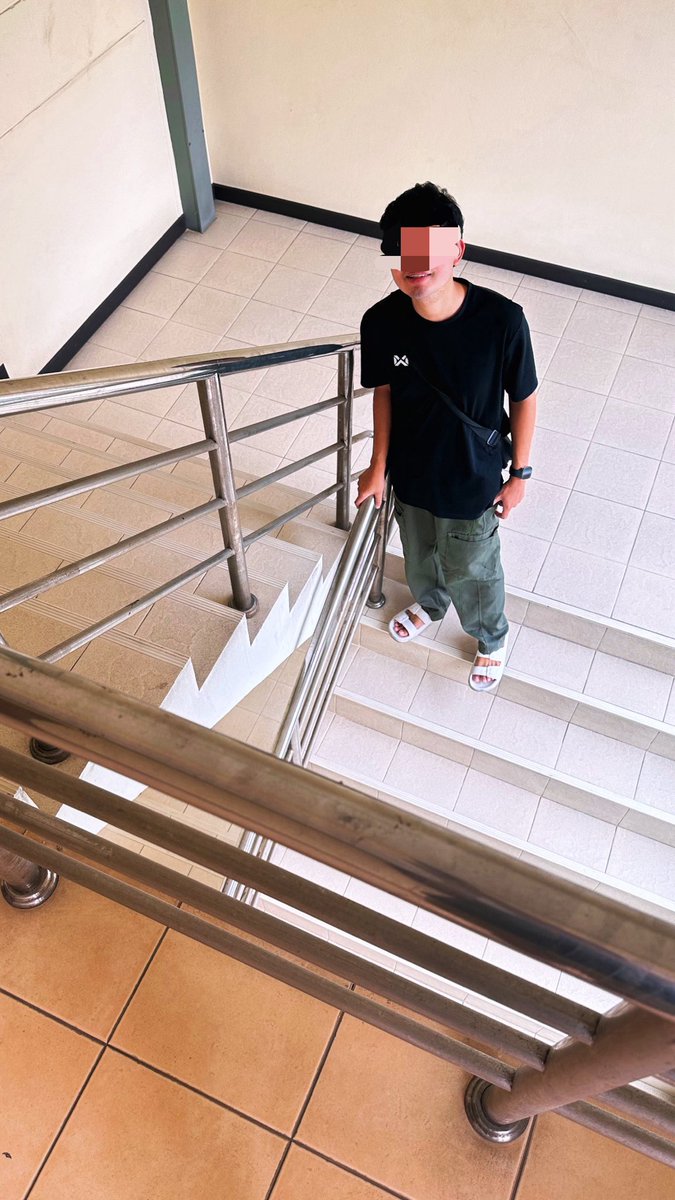 TT1_o0's tweet photo. ทำไรนะ 🫨 https://t.co/ig9fGVhOUO