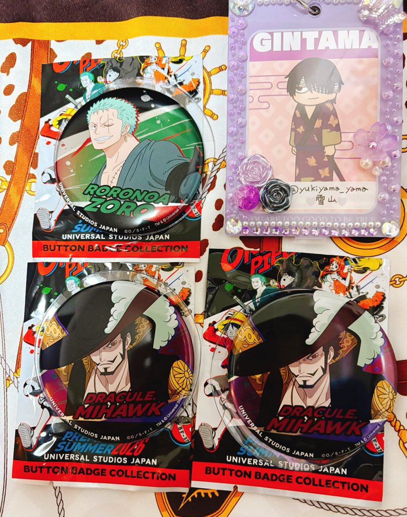 yukiyama_yama's tweet photo. 【交換/譲渡】ONEPIECE ワンピース usj ユニバ 缶バッジ

譲)ゾロ1.ミホーク2

求)同種スモーカー orアクリルパズル スモーカー

上段は下段含む交換優先。
アクリルパズルをご提供いただける場合、差額精算不要です🙆‍♀️

譲渡は下段のみ可、定価＋送料。
郵送📮、初回様プロカ必読🙇🏻‍♀️ https://t.co/rFUFeOsct7