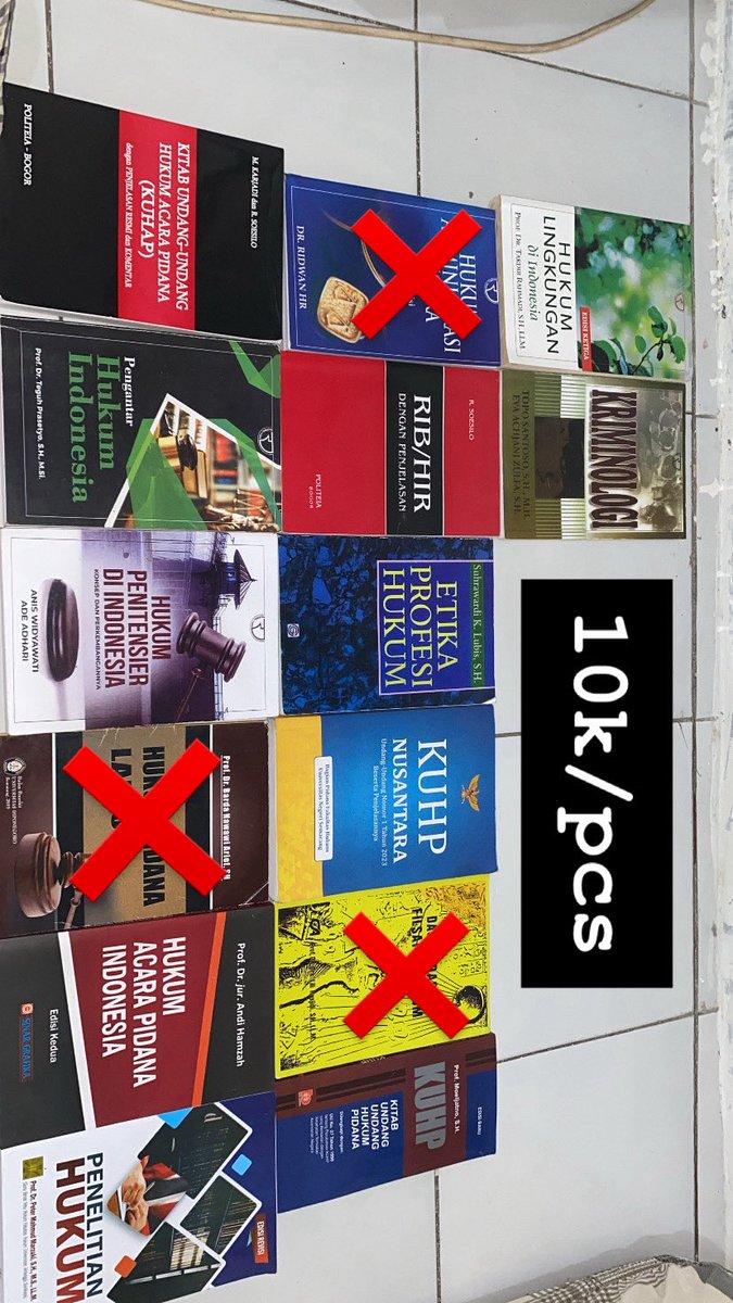 ______ghiiiii's tweet photo. @unicefess yuk buku hukum ambil ke koss https://t.co/3qD112gZ2t