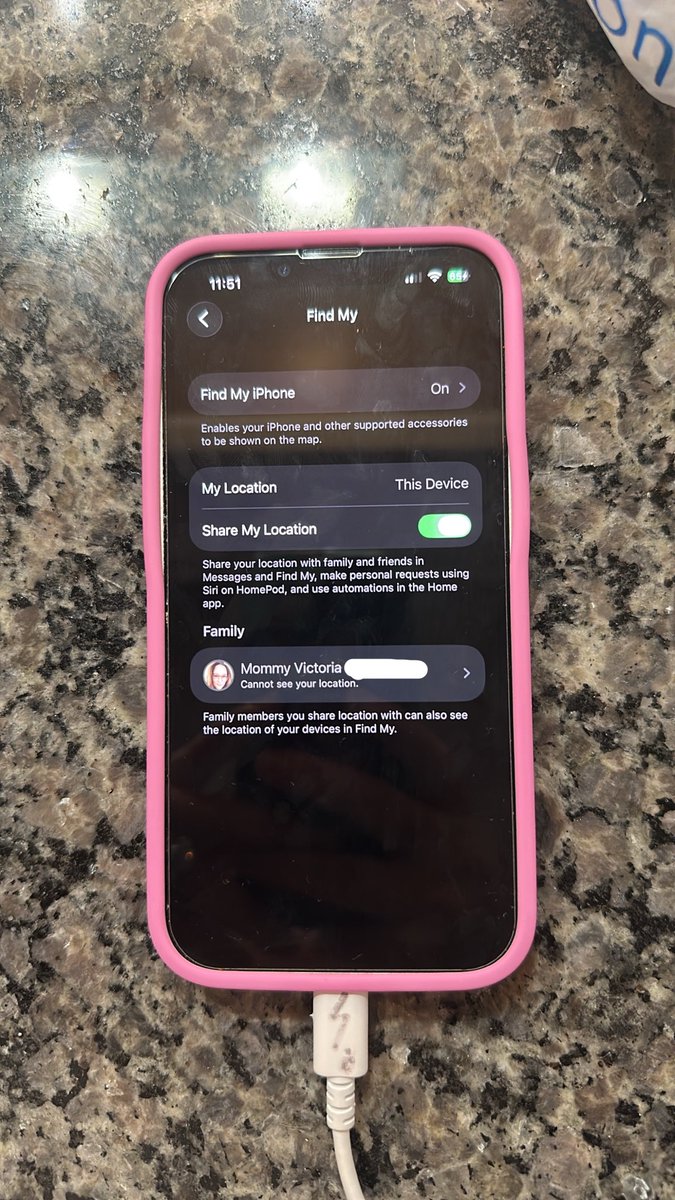 verygoodvee's tweet photo. @Apple when are you going to fix the "Find My" issue with child accounts? First: why is the child able to block their location at all when I the parent am in control of said device &amp; account until she ages out- and secondly, what is the issue with location sharing? #AppleSupport https://t.co/8FqXb0tGkE