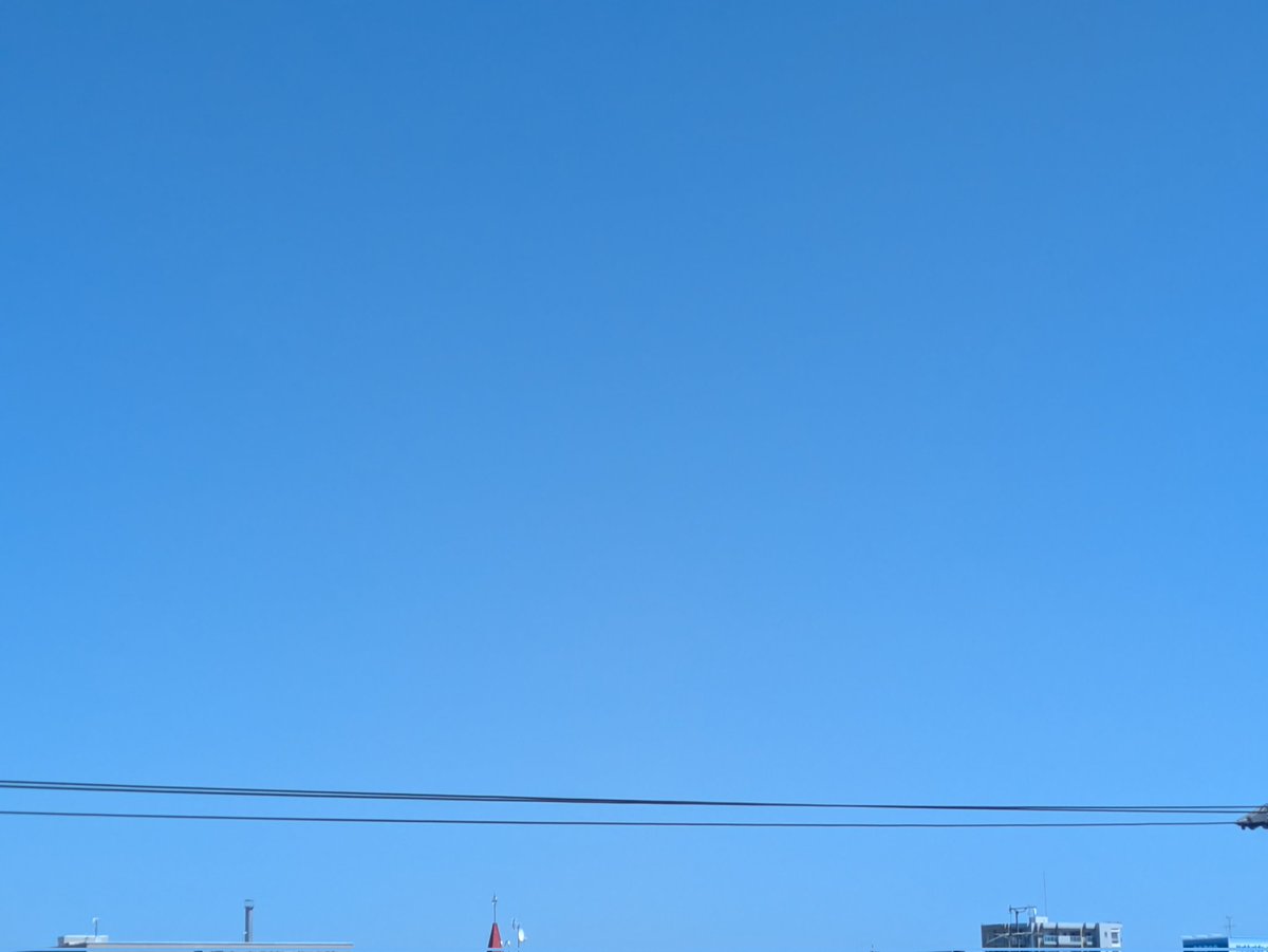 m_iwamitsu's tweet photo. 北区は雲ひとつない青空です🔵😊
スタジオから見える空模様はいかがですか☀☁🙄👋😃
#tiphop https://t.co/3EnfHAQVqe