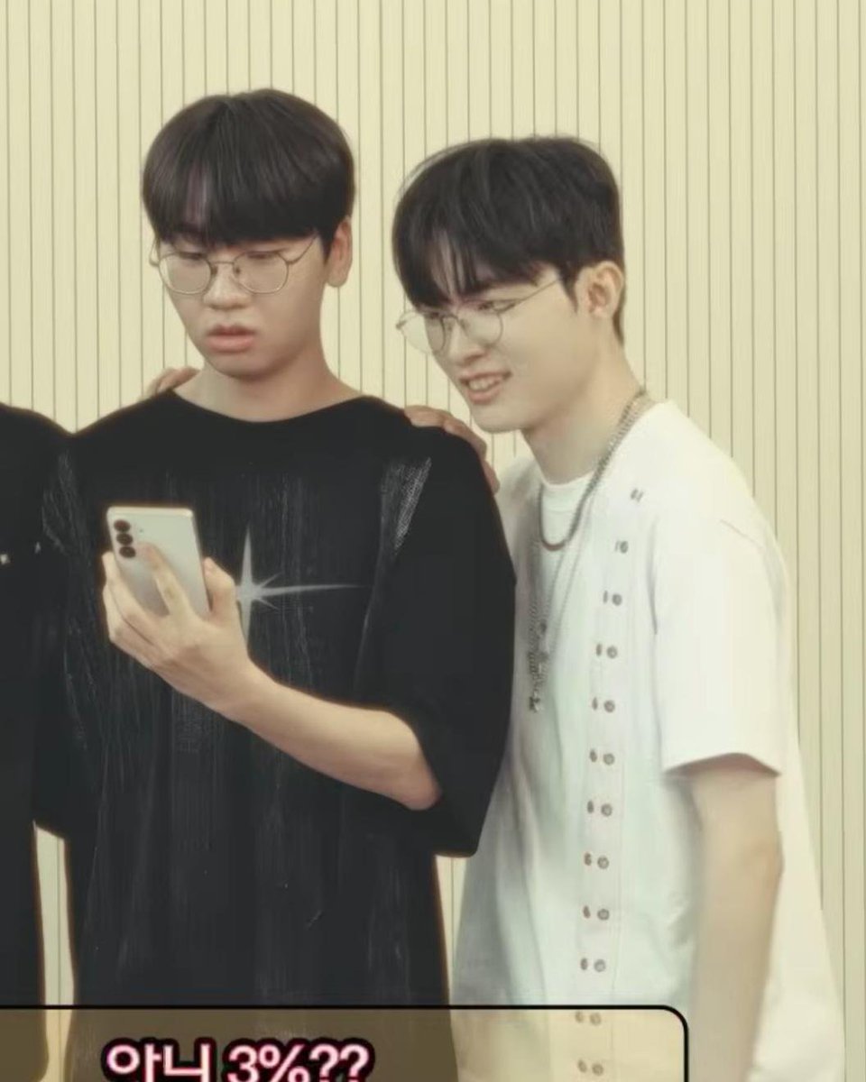orangeprinted's tweet photo. Faker looks so happy to be filming this scene with Doran :3 #fakeran https://t.co/ZURGXS5cZ1