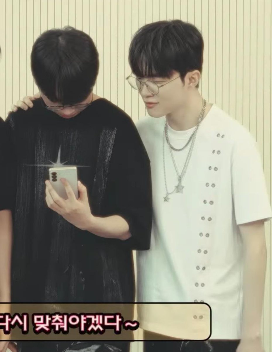 orangeprinted's tweet photo. Faker looks so happy to be filming this scene with Doran :3 #fakeran https://t.co/ZURGXS5cZ1
