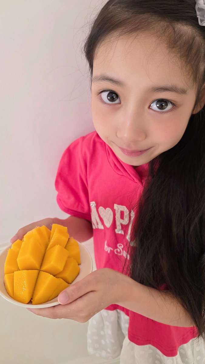 HoshiHirarin's tweet photo. わーーいᥬ🤗ᩤ🎶🎶

ひらりんの大好きなアップルマンゴー🥭
GETしたよぉぉ🩷

めっちゃ甘くて、とろけちゃいそうだったᥬ🤭ᩤ✨

🍓も大好きだけど…
今日はアップルマンゴーの勝ちかもっᥬ🥹ᩤ💛

みんなは🍓と🥭、どっち派❓

#星咲ひらり #ひらりん https://t.co/wDMJigNgYg