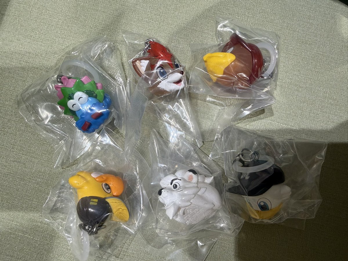 saruma25's tweet photo. プロ野球 マスコット めじるしアクセサリー

譲┆画像参照
求┆トラッキー スラィリー以外のセ・リーグｷｬﾗ 又は買取 
又はその他めじるしチャーム何でも検討可

郵送または都内手渡し 郵送場合同日発送希望です📮 https://t.co/wol6TocBMn