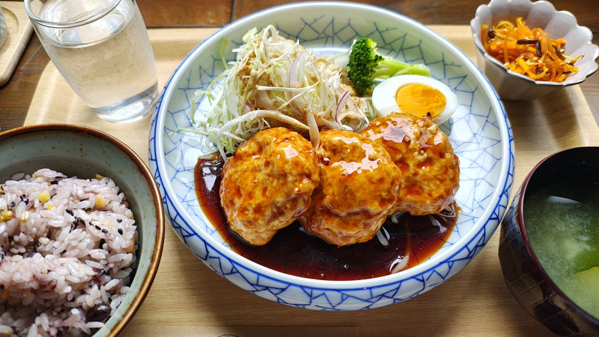 bin3two's tweet photo. これから楽しみにしていたこちらのコンサートへ。
その前に腹ごしらえ。
鞠ゃ
https://t.co/ZRso7vTYCt https://t.co/XgFEPSzBtl