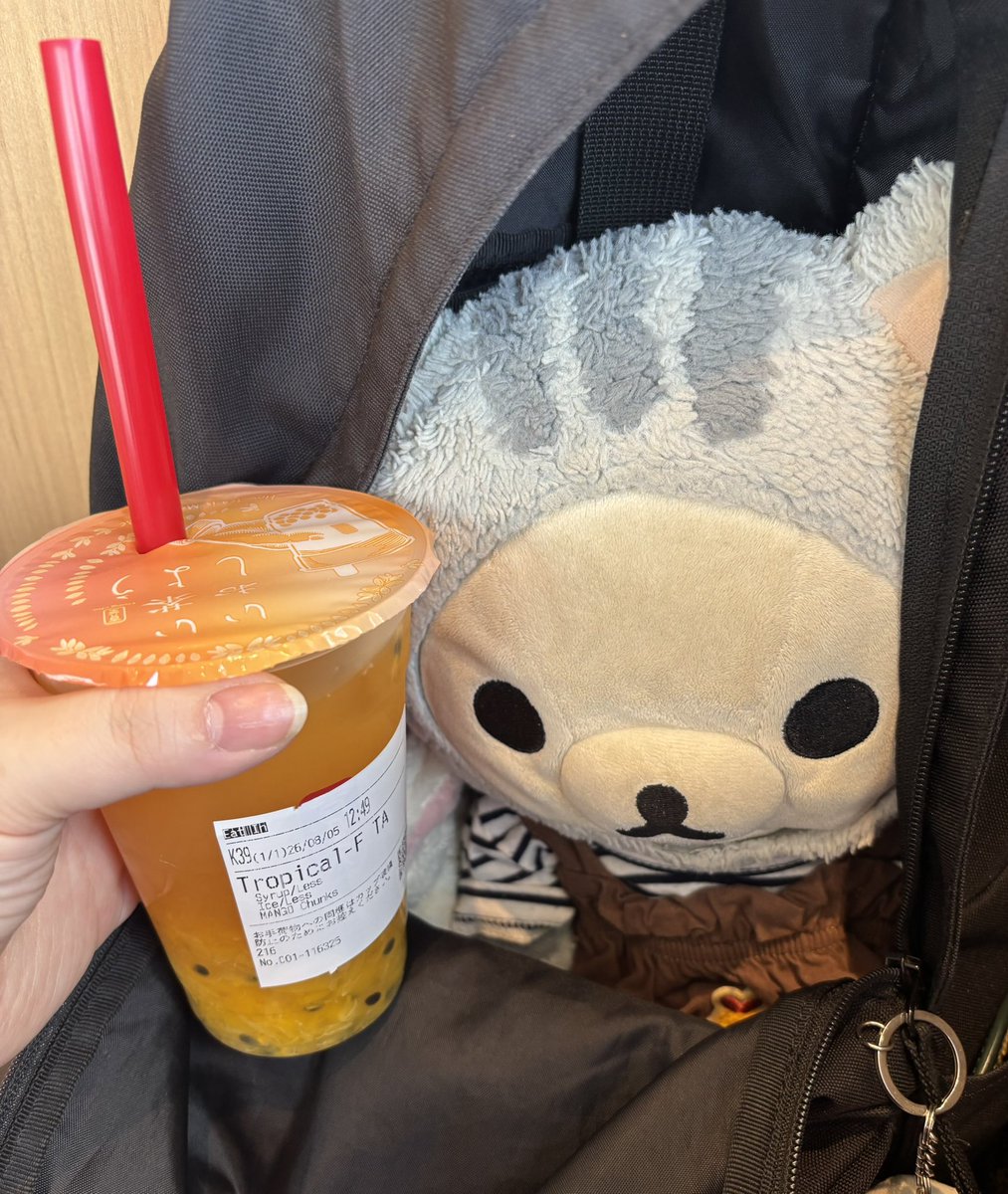ginmun2611's tweet photo. 誕生日のお祝いに久しぶりのゴンチャへ❣️
トロピカルフルーツティーエイドめっちゃ美味しい😋

#ゴンチャ
#ぬい活 https://t.co/iDcPfgWTUJ