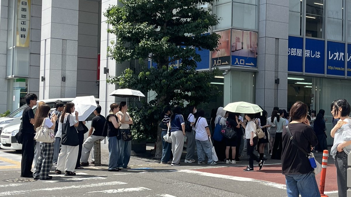 cbrhiro001's tweet photo. 昨日岐阜駅前で映画の
ロケをやってました！
なにわ男子の道枝駿佑くんと
橋本環奈がいたらしい https://t.co/BrCuFxVRkz