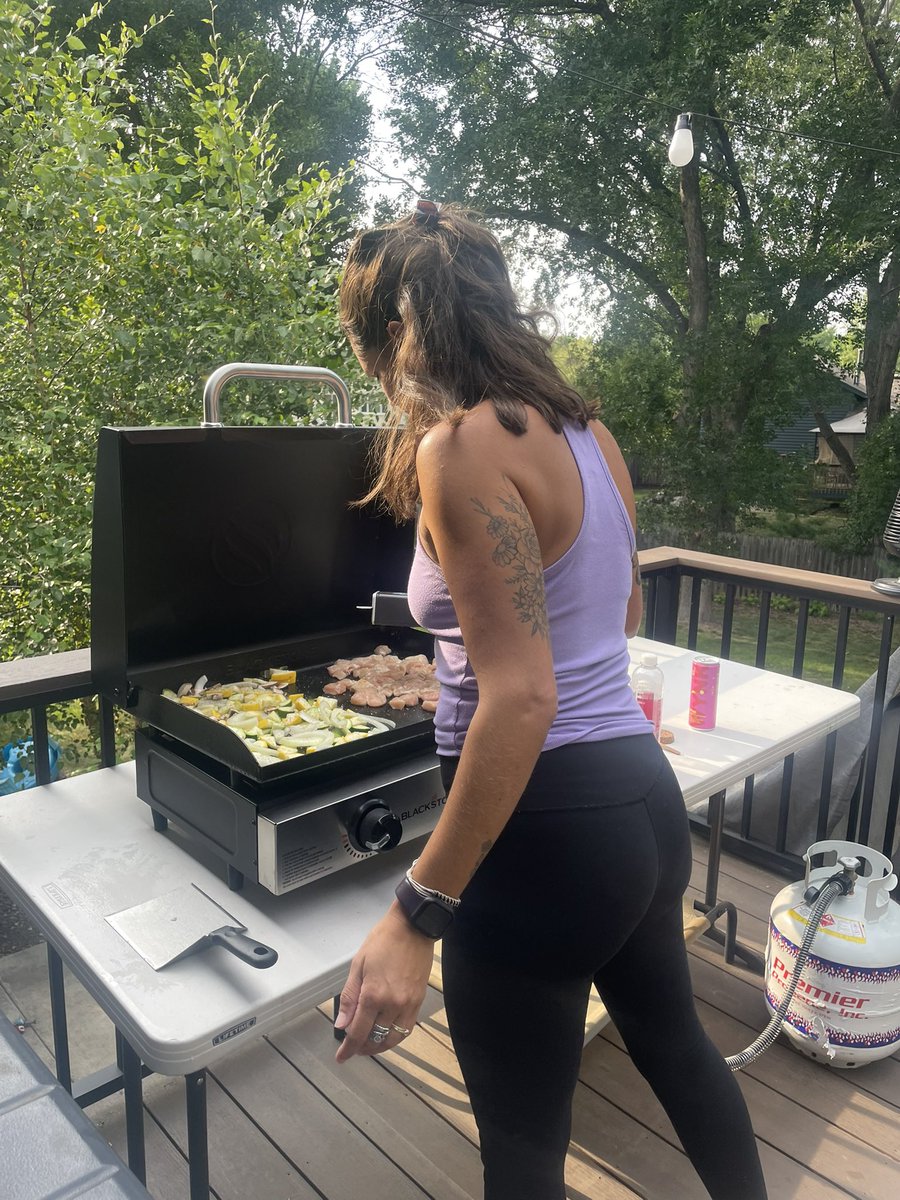 Mn_mommabear's tweet photo. Hey good looking, what ya got cooking!?  👩🏻‍🍳 #blackstone #hibachi #kissthecook https://t.co/n3ExO9HIs2