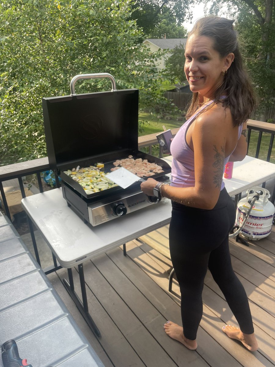Mn_mommabear's tweet photo. Hey good looking, what ya got cooking!?  👩🏻‍🍳 #blackstone #hibachi #kissthecook https://t.co/n3ExO9HIs2