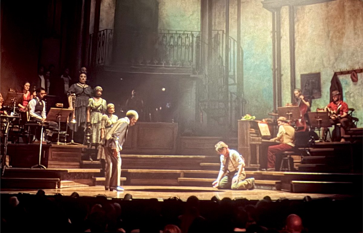 eeeeeeulogy's tweet photo. Hadestown 的电影版好看，把本来有点荒诞的悲剧演绎得很好。Orpheus 真可谓人生警钟。 https://t.co/8emdNsSFtJ