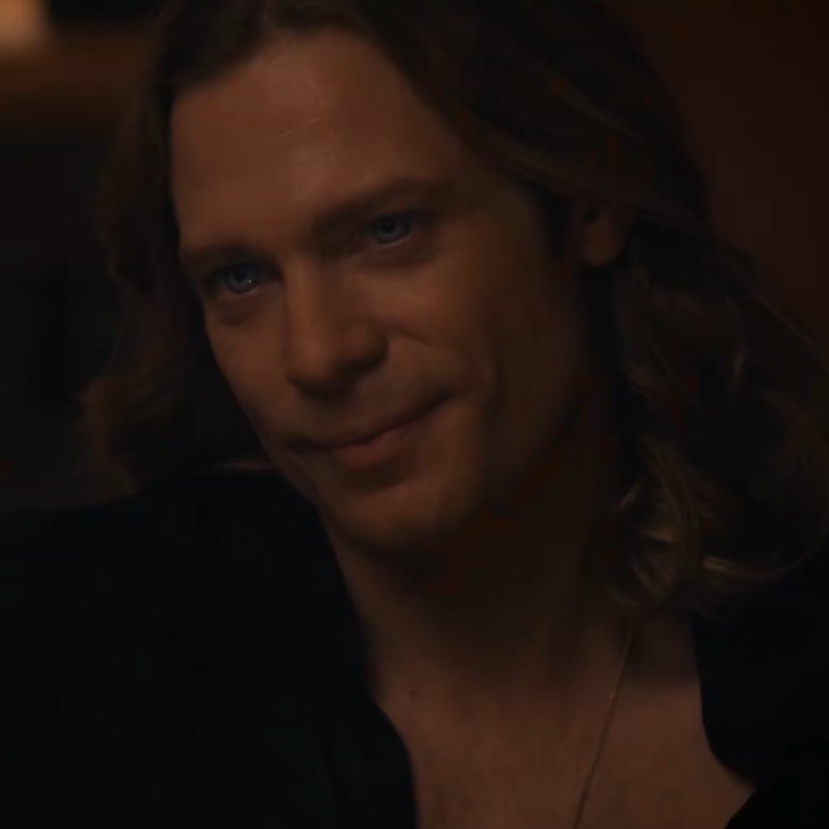 KRISVICTOIRE's tweet photo. the face samstat was supposed to make to convey lestat, struggling to come to terms with his mother sexually abusing him for 200+ years, according to random fucking ppl on the internet: https://t.co/tR9REaDqMC