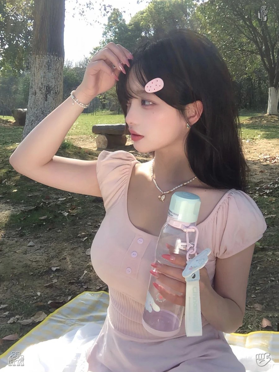nachukko's tweet photo. Chloe flashed a cheerful wave from her car, vowing to post every photo from their recent get-together in their exclusive chat group before dawn painted the peaceful suburban horizon.🏸Beat my son at badminton! https://t.co/u5uVoWjMvq