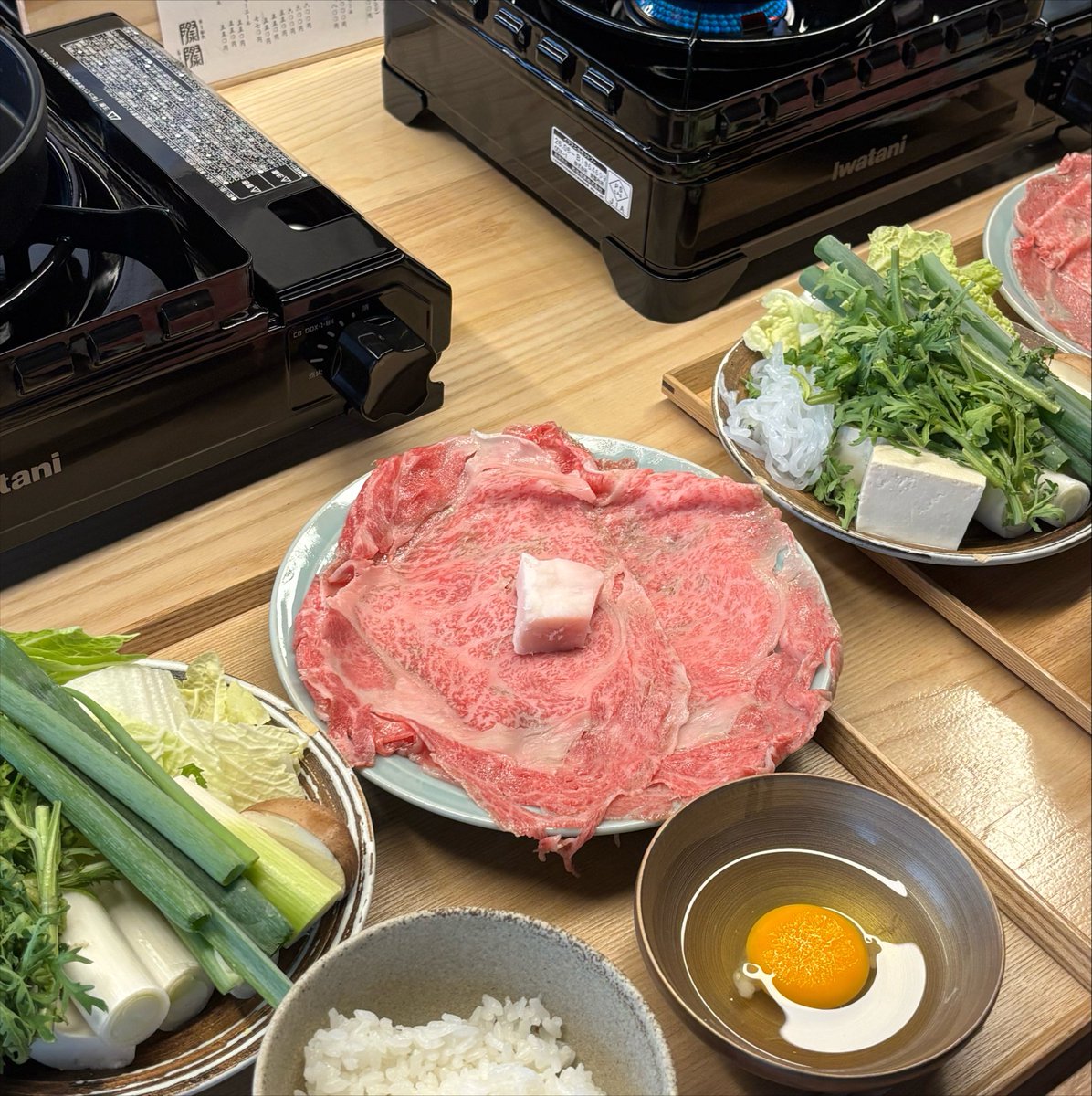 ____e72's tweet photo. 土日祝ランチ好評で昨日から平日ランチも始まったらしくてすき焼き最高だったなり(𓈒ʚ̴̶̷̷̥ ⩊ ɞ̴̶̷𓈒) https://t.co/ZnNWzIeJ0J