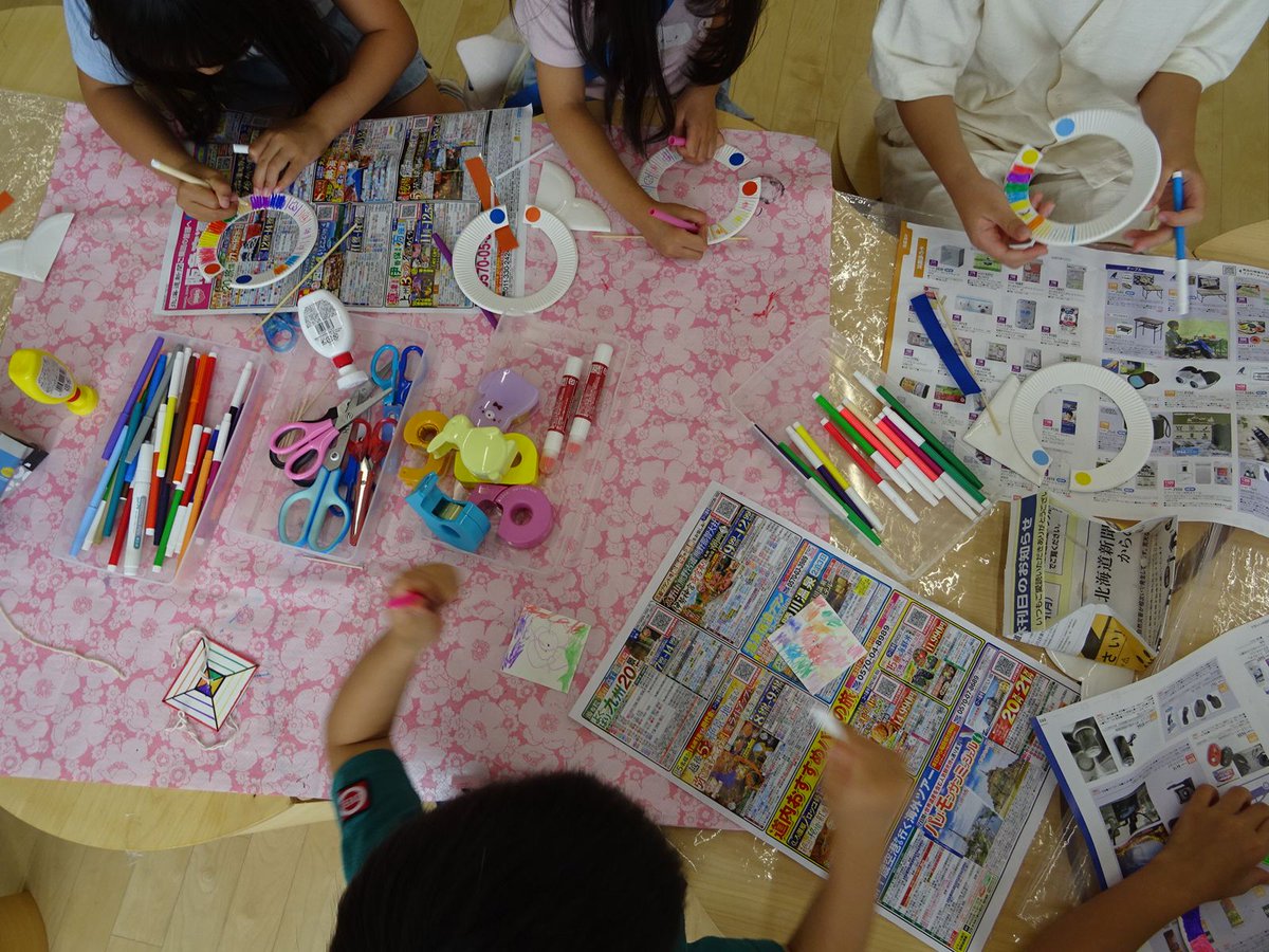 ehonlibrary's tweet photo. 【ボランティア団体による行事のお知らせ】
明日8/8(土)の10：30から14:30に、ボランティア団体「絵本コミュニティKURABU」が「身近な材料で楽しむ工作会」を開催するよ！出入り自由だから好きな時間に来てね♪
https://t.co/2Xt2dmvqtJ
#札幌市えほん図書館 #工作会 https://t.co/sL1NF7sx7p