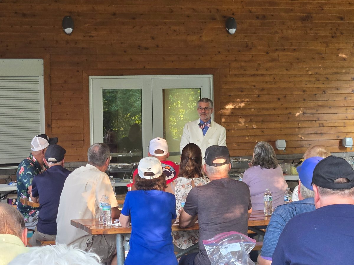 mdwarrenjr's tweet photo. Hope Rising meeting in Columbus went fantastically well. The enthusiasm for 23+ years on the bench v 5 of 7 Justices who were never judges until they got on the Supreme Court really resonates. #experiencematters #ruleoflaw #michigansupremecourt #justice #wewinwithwarren https://t.co/bN2l12bRsd