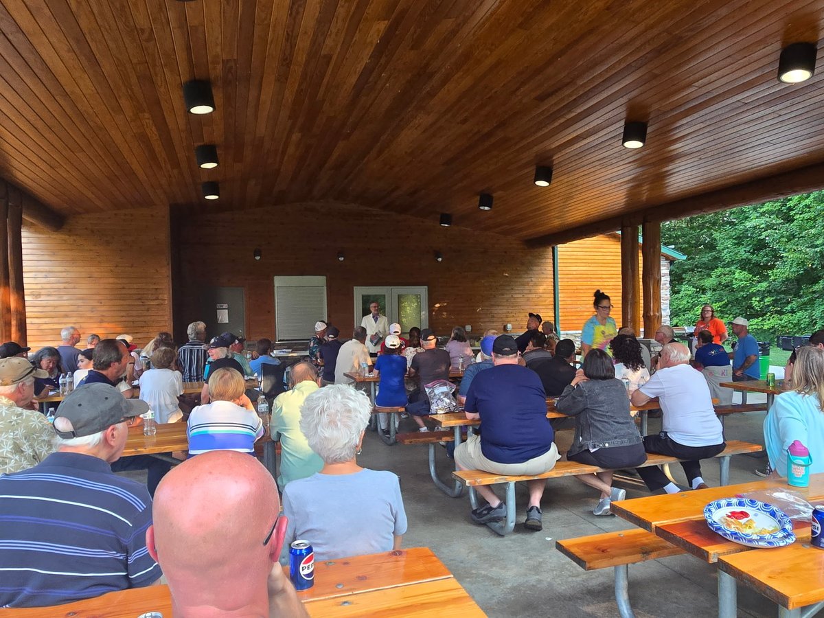 mdwarrenjr's tweet photo. Hope Rising meeting in Columbus went fantastically well. The enthusiasm for 23+ years on the bench v 5 of 7 Justices who were never judges until they got on the Supreme Court really resonates. #experiencematters #ruleoflaw #michigansupremecourt #justice #wewinwithwarren https://t.co/bN2l12bRsd