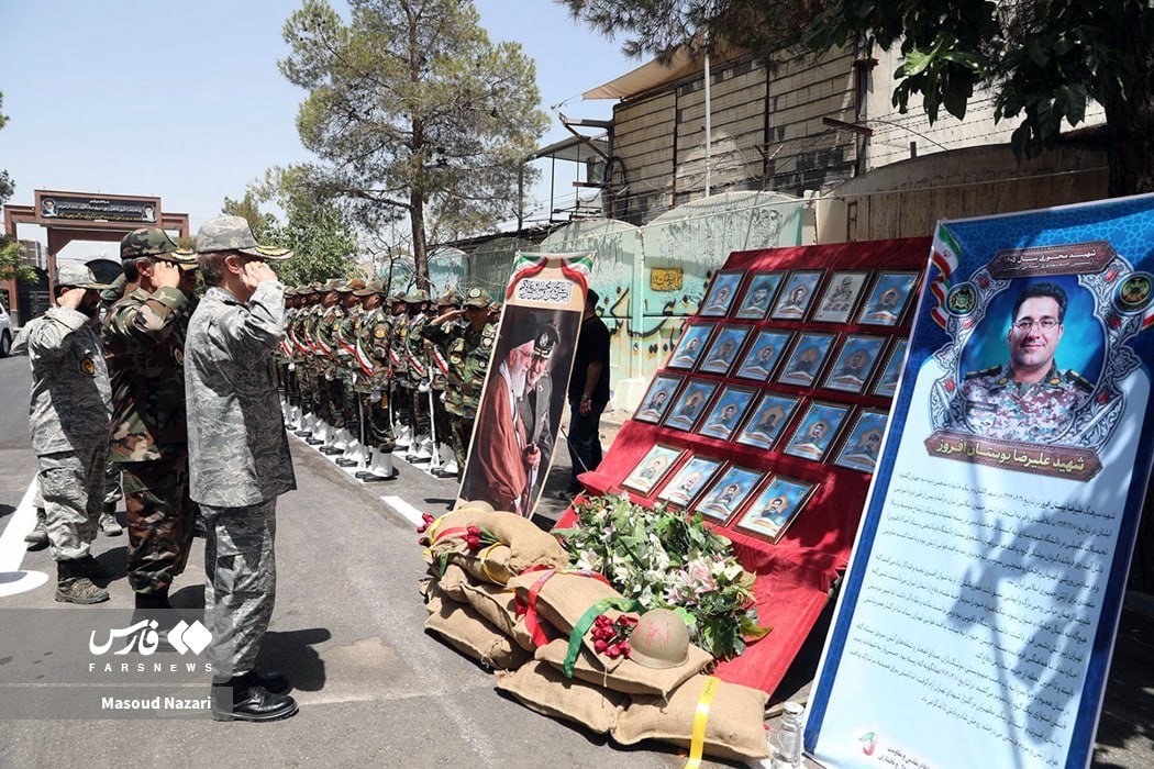 Millie_here90's tweet photo. 📷 Iran’s Army Commander, Major General Amir Hatami, visited the ground, air, and air defense units in Isfahan Province.
#Farisiniran #StandForPeace #Iran #SupportHumanRights #WorldSupport #Hope #UnityForChange https://t.co/yBbllV4b0D
