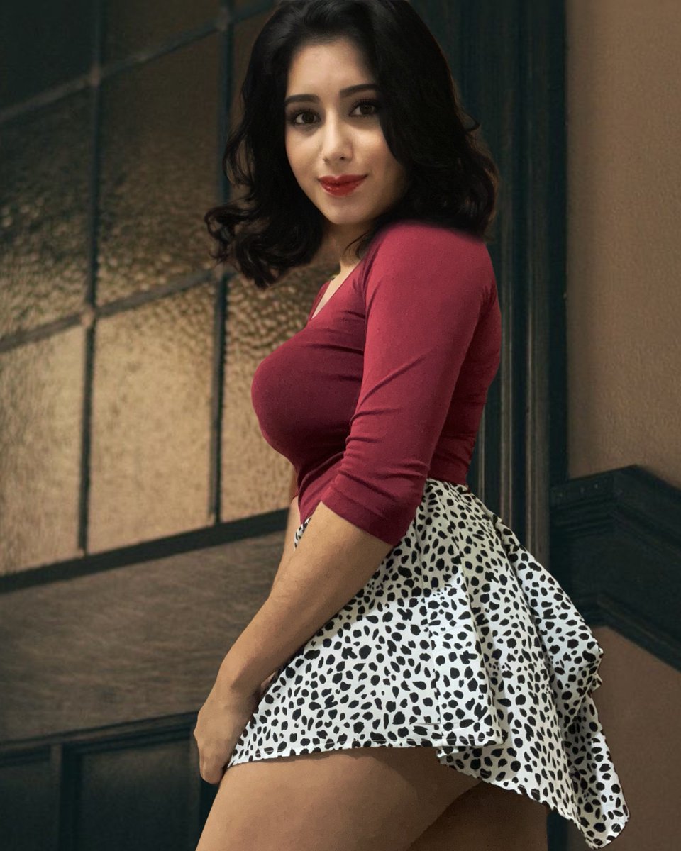 thelaraluna's tweet photo. Califica este outfit https://t.co/z6JjBnaaLY