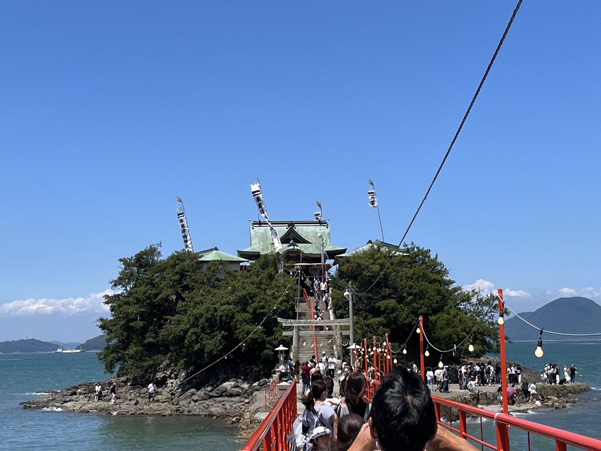 LuckyDevilEX's tweet photo. 今回の最大の目的、津嶋神社のお祭り。この日のために毎年二日間だけJRの予讃線の臨時駅である津島ノ宮駅が開く。 https://t.co/jrbygKhA1z