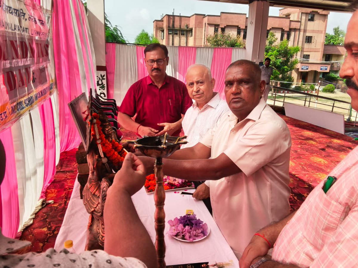 PMSJnvDeoria's tweet photo. NVS Foundation Day is celbratd on 5 Aug at JNV Deoria with great enthusiasm.The programme was graced by the AC SIR, NVS RO Lucknow. Students presented cultural performances, highlighting Navodaya values,excellence, discipline and the institution's commitment to quality edu
#NVSHQ https://t.co/V6Gl2zTzLk