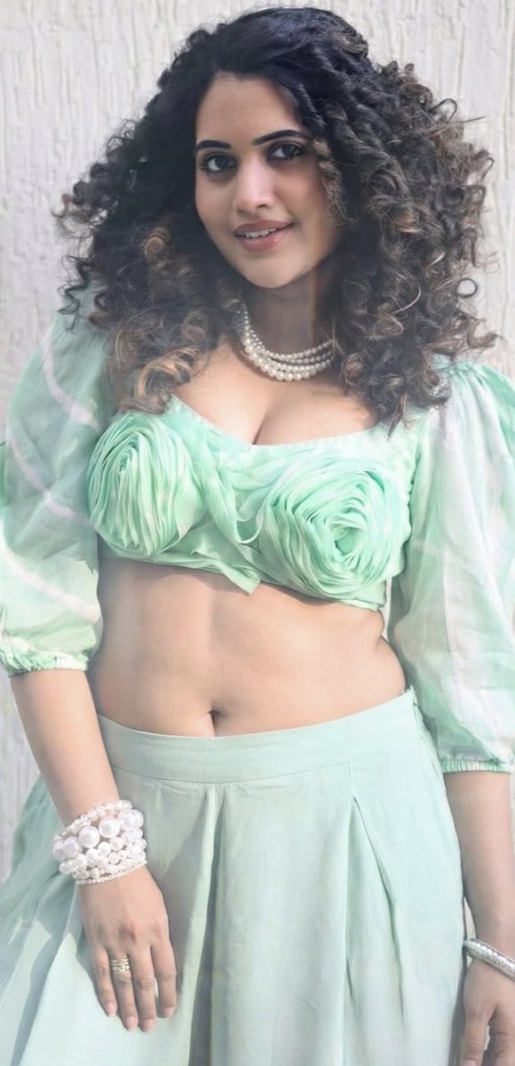 actress_twts's tweet photo. @_Dhilluz_ Appatlo mottam vippedhoi🥵
Ippudu bhaga thagginchindhi 😭 https://t.co/unVc29Fq2K