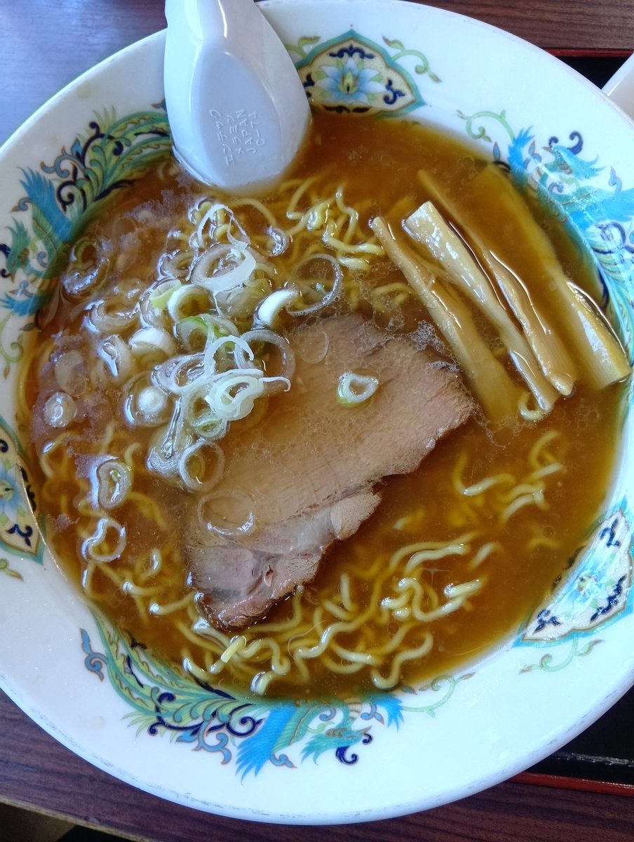 naoki19631202's tweet photo. 連日🔥真夏日☀の旭川⚠️休日のランチは🔥🔥🔥暑い日にラーメン🍜💧久々にてんてん。信号待ちからのグッドタイミングで駐車場🅿️が空いたので迷わずIN🚙アタシは定番のチャーハンセットしょうゆ🍜奥さまはみそ🍜を。店内エアコン2台+扇風機4台フル稼働です…が奥さまは汗💧がサウナ並みに笑笑笑 https://t.co/ytWcmChDTk