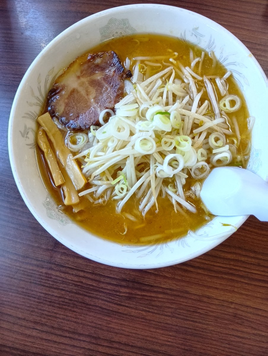naoki19631202's tweet photo. 連日🔥真夏日☀の旭川⚠️休日のランチは🔥🔥🔥暑い日にラーメン🍜💧久々にてんてん。信号待ちからのグッドタイミングで駐車場🅿️が空いたので迷わずIN🚙アタシは定番のチャーハンセットしょうゆ🍜奥さまはみそ🍜を。店内エアコン2台+扇風機4台フル稼働です…が奥さまは汗💧がサウナ並みに笑笑笑 https://t.co/ytWcmChDTk