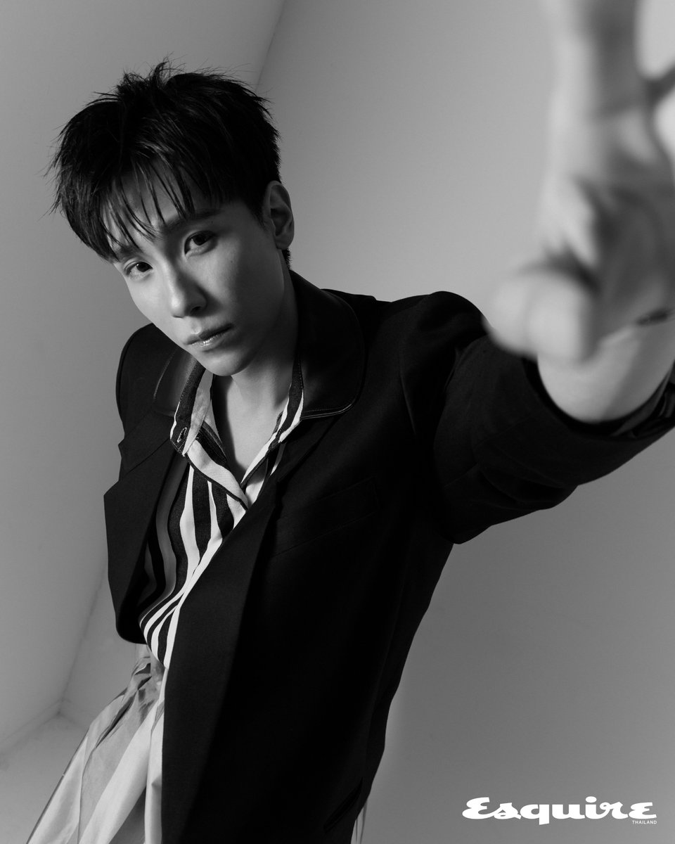 afterjju's tweet photo. black and white hits different🖤🤍

#EsquireTHAUG26 #ManAtHisBest
#JuniorMark #junniorrs #markjrtn https://t.co/3REYXdfYyu