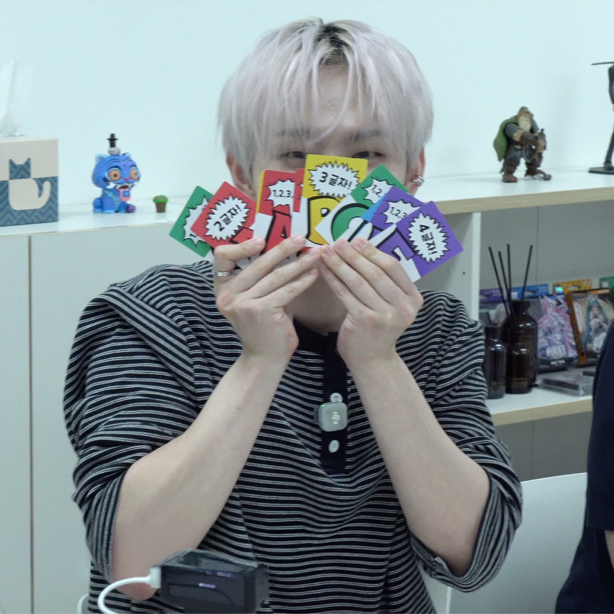 official_kpopx's tweet photo. 잘모르겠지만일단해보는현식 3화

덕업일치의 끝판왕, 보드게임 회사

현식이를 알아보는 사람 등장
보드게임 개발자에게 덤비다 💥
초심자의 보드게임 정복기!

8월 6일 목요일 오후 6시 ⏰

🔗 스튜디오 596 : https://t.co/zR8c3CZgyq

#잘모르겠지만일단해보는현식 #현식 #XODIAC #보드게임 https://t.co/excpjyiN9j