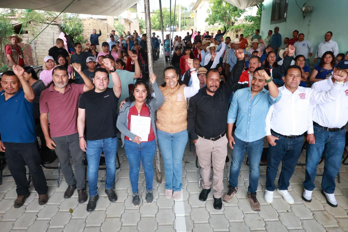 TendenciasNoti1's tweet photo. @AriadnaAyala realiza obras con sentido social en comunidades de #Atlixco / #Tendencias #Municipios #ObrasPublicas @AtlixcoAyto / https://t.co/0iFqsb5c8r https://t.co/JERyIzCAYf