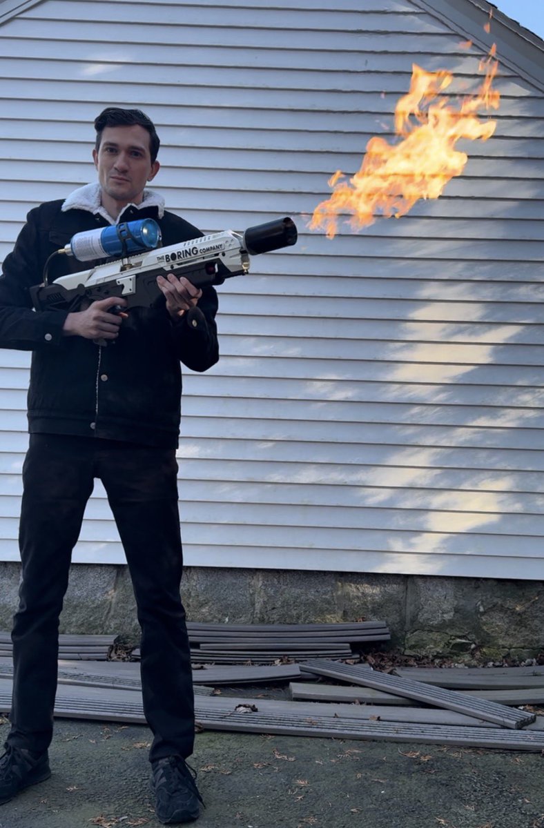 alx's tweet photo. @elonmusk Not a flamethrower is so fun. https://t.co/G9YTB7SoAP