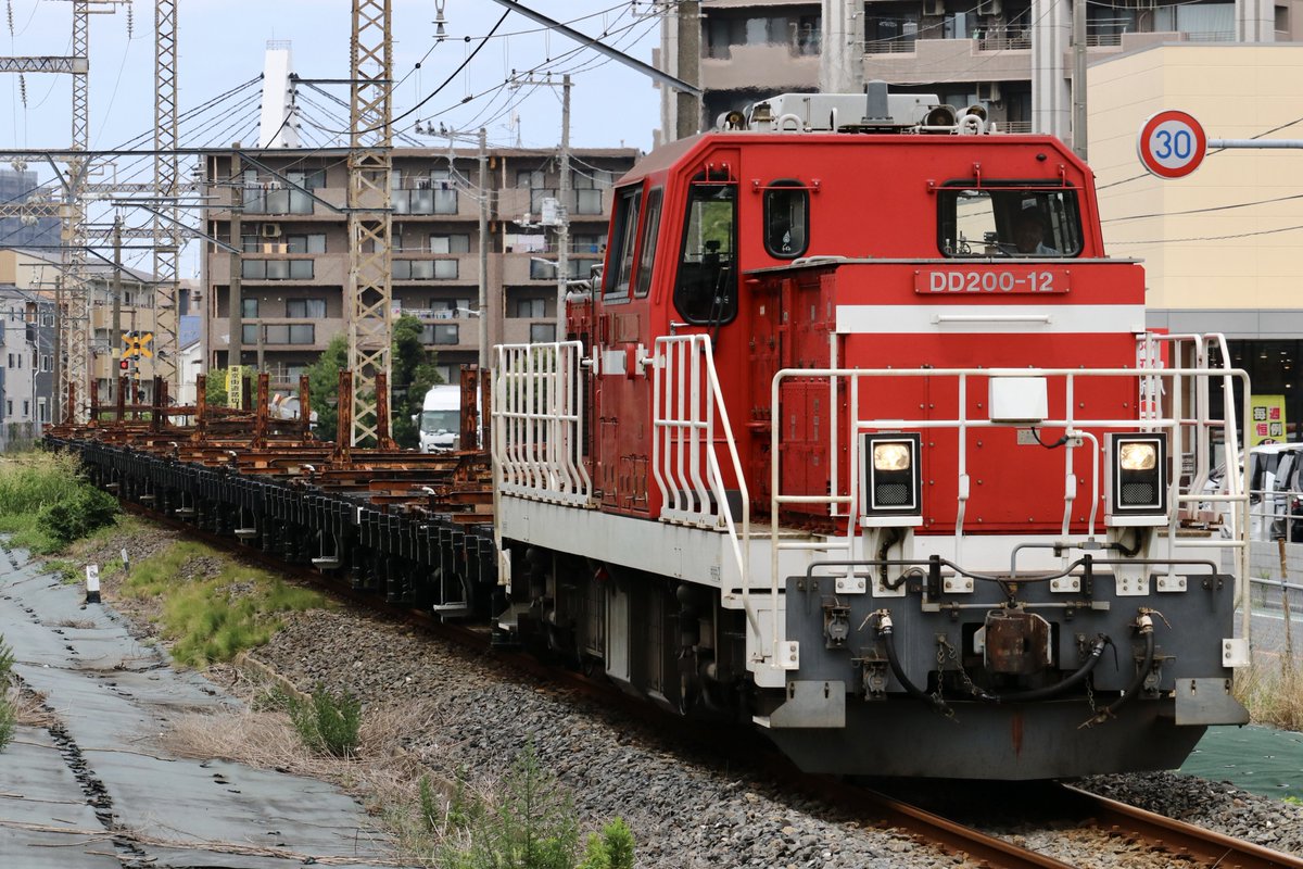 ka9__san's tweet photo. 2026/08/05
DD200-12+チキ7129,7123,7074,7032,6421,6099,7082,7079
9981レ

一連の関東向けレール臨貨の返空を撮影しました！　
なお、本日は新鶴見信〜新小岩操のみ列車番号が9981レでした。 https://t.co/6oFG51cxJc