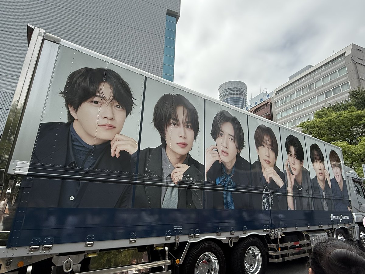 NaniwaFC_info's tweet photo. 神奈川公演スタート🍜

いよいよ本日、
なにわ男子 LIVE TOUR 2026「ND⁵」
横浜公演がスタートします✨

ご来場の皆さまは、
時間に余裕をもって安全にお越しください💐

⚠️公式ライブ配信はありません。
不審な配信・URLにご注意ください。

#なにわ男子
#なにわ男子_ND5 https://t.co/j5vuUejW9n