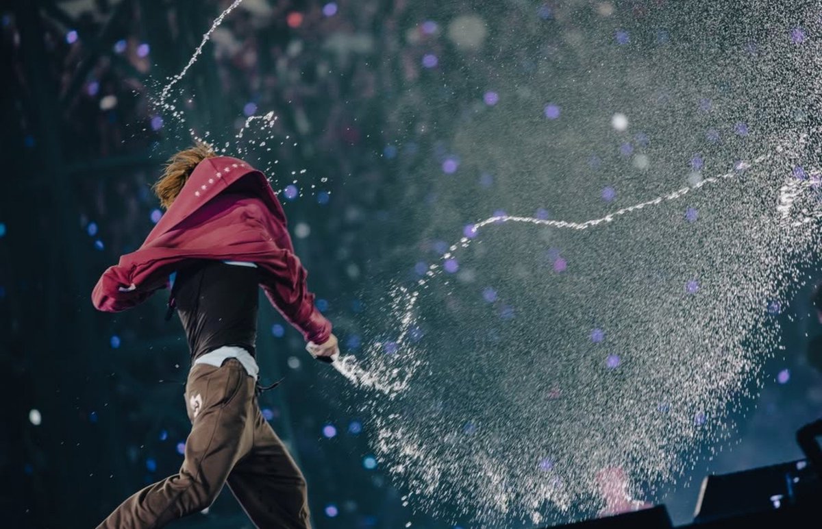 taehyvngpics's tweet photo. Taehyung's water splashing in photos is amazing 💧 https://t.co/PSrbKoO86h
