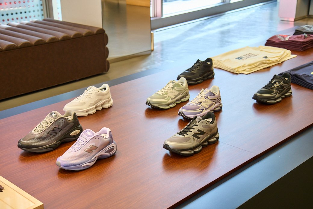 newbalance_jp's tweet photo. #ニューバランス原宿 「New Balance Summer Solution POP-UP Store」8/5(水)～8/19(水)まで開催！
ABZORBを搭載した優れた履き心地の｢2000｣や、ロープロファイルを取り入れ洗練された印象の｢204L｣を展開中✨夏に快適なアパレルとのスタイリングをぜひお楽しみください。
https://t.co/qhXUaRaFYZ https://t.co/sntaF5VNRp