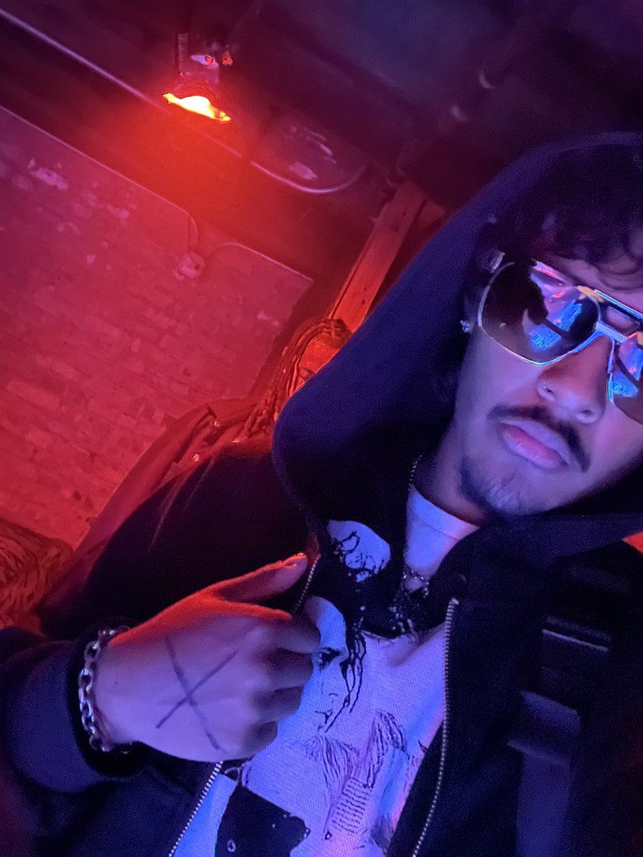 Isaac2xmtz's tweet photo. #shadeson https://t.co/1cwBM54MNp