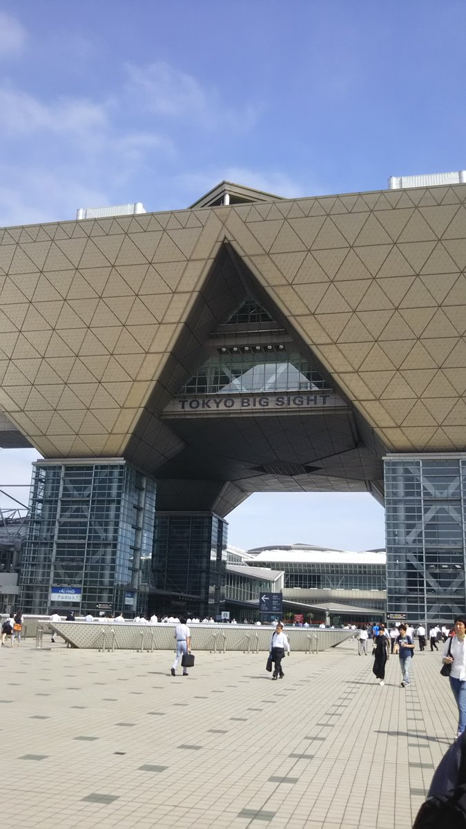 editor_yuri's tweet photo. こんにちわ★先日9月２．３．４日東京ビックサイトデ開催される第１０２回東京インターナショナルギフトショーの記者会見に行ってきました★毎回２０万人の人が集まる国際見本市です★今回も生活雑貨新商品ロングセラー商品勢揃い★ぜひプロを目指すなら行ってみましょう★主催；ビジネスガイド社★ https://t.co/KOrI78h8wS