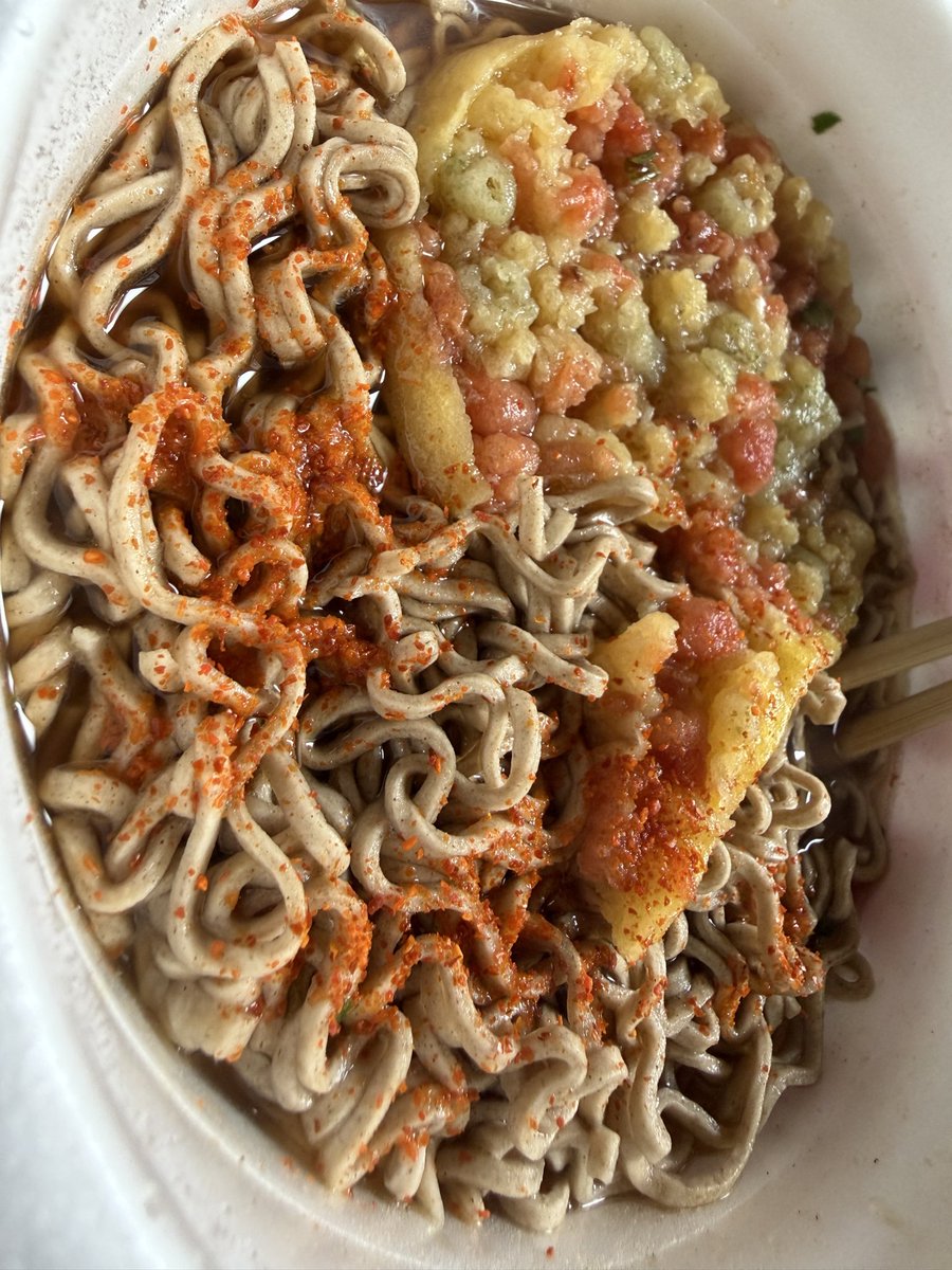 aperitivo07's tweet photo. やっぱり腹は減る
朝ごはんは納豆トーストだと。
今日の昼ごはんはカップ麺そば
頂きます☺️☺️ https://t.co/GlT0Sa6ejH