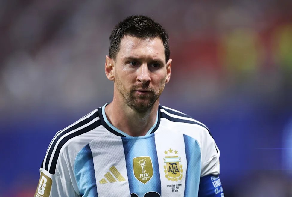TouchlineX's tweet photo. 🚨 𝗡𝗘𝗪: Lionel Messi has donated €80,000 to support the reconstruction of Madrid’s Sierra Oeste after the region was devastated by wildfires.

· Madrid regional president Isabel Díaz Ayuso announced the contribution, thanking Messi publicly and saying the funds will help rebuild communities affected by the fires.

· The wildfire burned more than 27,000 hectares, impacted 17 municipalities, damaged hundreds of homes, and forced over 55,000 residents to evacuate or remain confined before being brought under control.