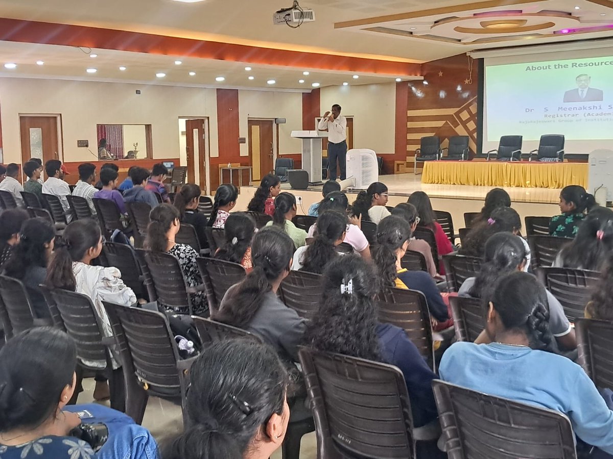 acscebangalore's tweet photo. 🎓✨ #InductionProgram2026 at #DrACSCE featured an inspiring session on Skills, Attitude &amp; Behavior of Engineers by Mr. Lokesh B. S. 🚀💡 #DrACSCE #FirstYearStudents #EngineeringEducation #FutureEngineers #SkillDevelopment https://t.co/4nXrt2NMWj