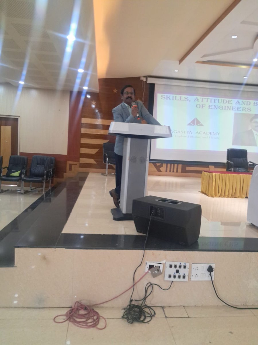 acscebangalore's tweet photo. 🎓✨ #InductionProgram2026 at #DrACSCE featured an inspiring session on Skills, Attitude &amp; Behavior of Engineers by Mr. Lokesh B. S. 🚀💡 #DrACSCE #FirstYearStudents #EngineeringEducation #FutureEngineers #SkillDevelopment https://t.co/NYbyAgMdsk